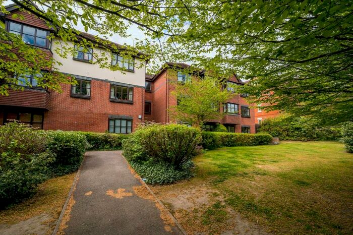 1 Bedroom Flat To Rent In White Rose Lane, Woking, GU22