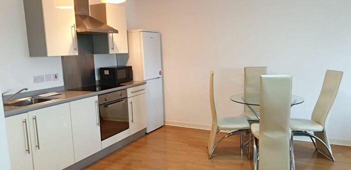 2 Bedroom Flat To Rent In Pilgrims Way, Salford, M50