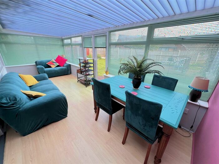 3 Bedroom Detached Bungalow For Sale In Alexander Drive, Heswall, Wirral, CH61