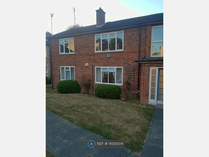 2 Bedroom Flat To Rent In Little Bentswood Close, Haywards Heath, RH16