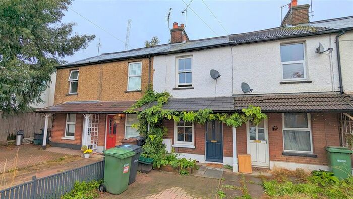 2 Bedroom Cottage To Rent In Camp Road, St. Albans, AL1