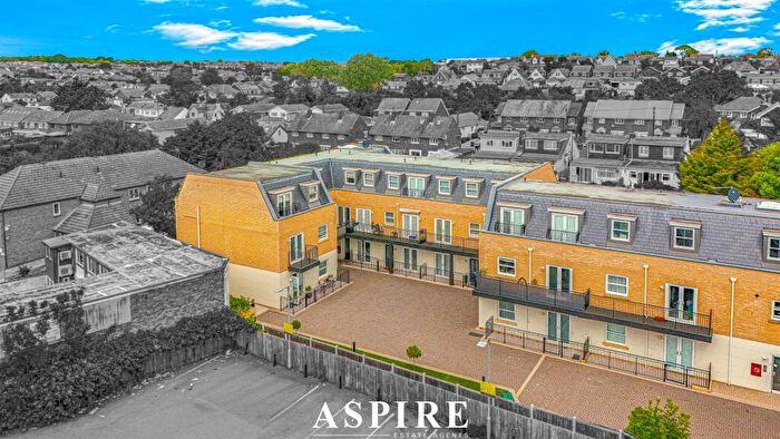 2 Bedroom Apartment For Sale In Halle Mews, Benfleet, SS7
