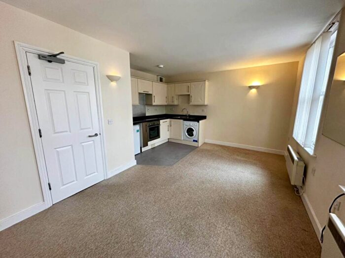 1 Bedroom Flat To Rent In High Street, Banbury, OX16