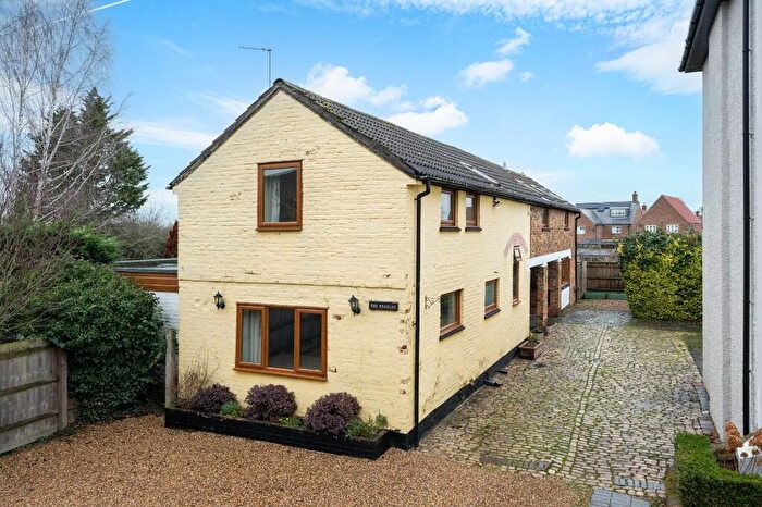 4 Bedroom Detached House For Sale In Aylesbury Road, Aston Clinton. Bucks., HP22