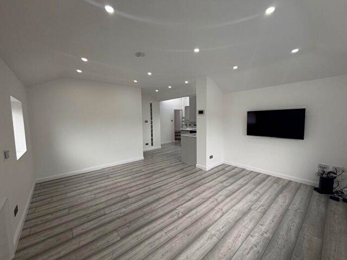 3 Bedroom Apartment For Sale In First Avenue, Enfield, London, Middlesex, EN1