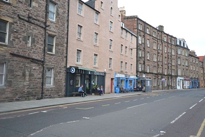4 Bedroom Flat To Rent In Buccleuch Street, Newington, Edinburgh, EH8