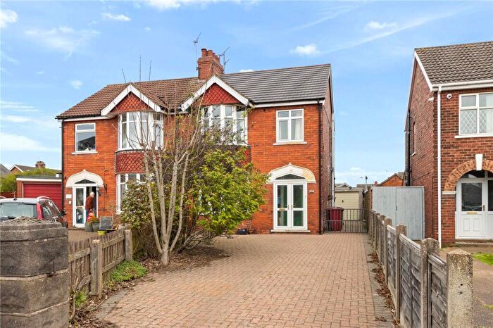3 Bedroom Semi Detached House For Sale In Vicarage Gardens, Scunthorpe, DN15