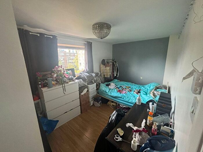 3 Bedroom Flat To Rent In Congreve Street, London, SE17