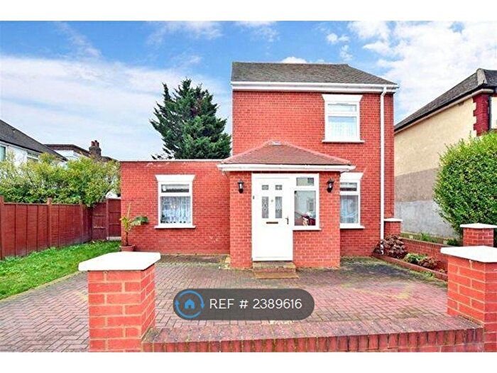 3 Bedroom Detached House To Rent In Shirley Close, Dartford, DA1