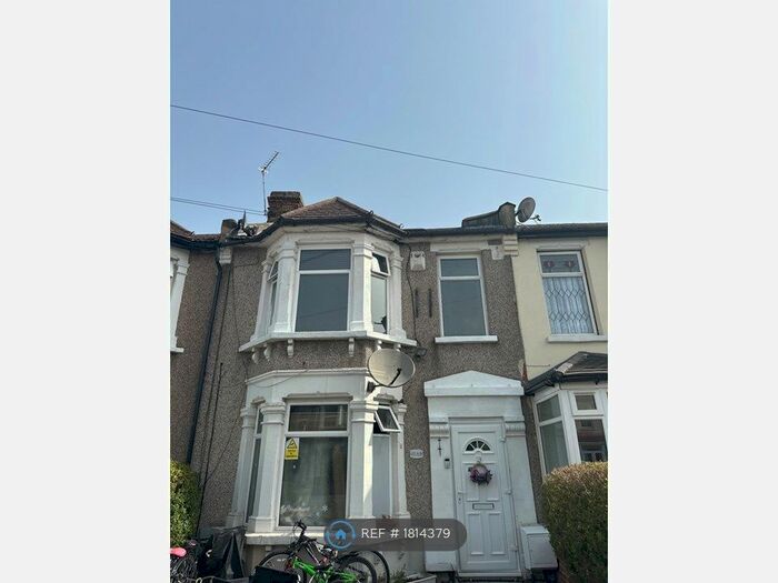 2 Bedroom Flat To Rent In Richmond Road, Ilford, IG1