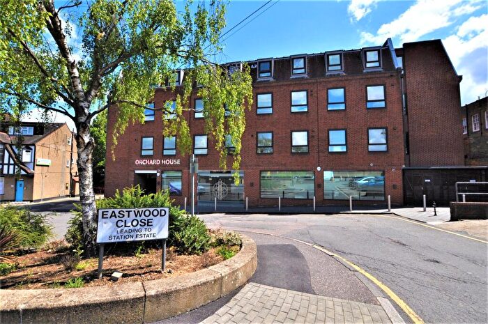 2 Bedroom Flat For Sale In Eastwood Close, South Woodford, E18