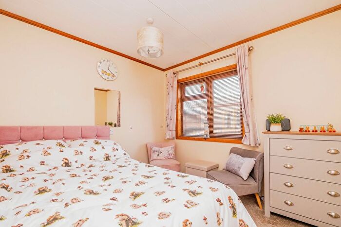 2 Bedroom Bungalow For Sale In Riverside Park, Upper Beeding, West Sussex, BN44