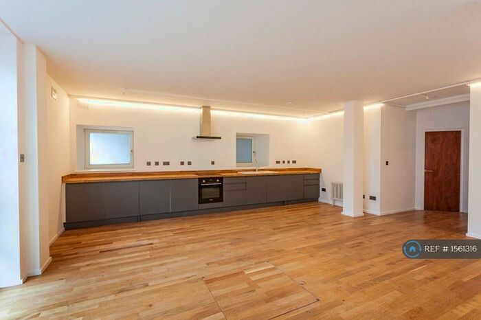 2 Bedroom Flat To Rent In Tanners Hill, Deptford, SE8