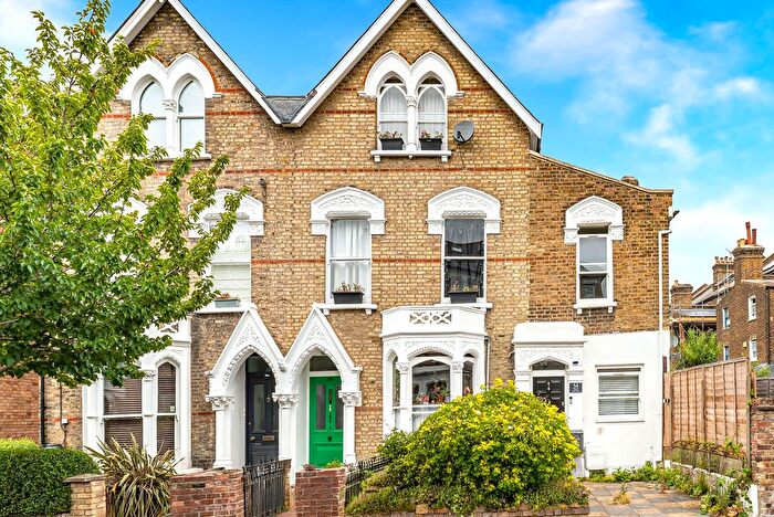 1 Bedroom Terraced House For Sale In Lorne Road, London, N4