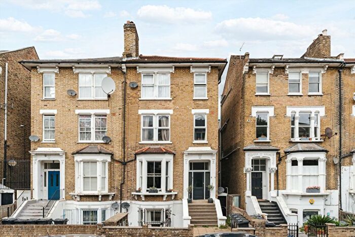 2 Bedroom Flat For Sale In Downs Road, Clapton, E5