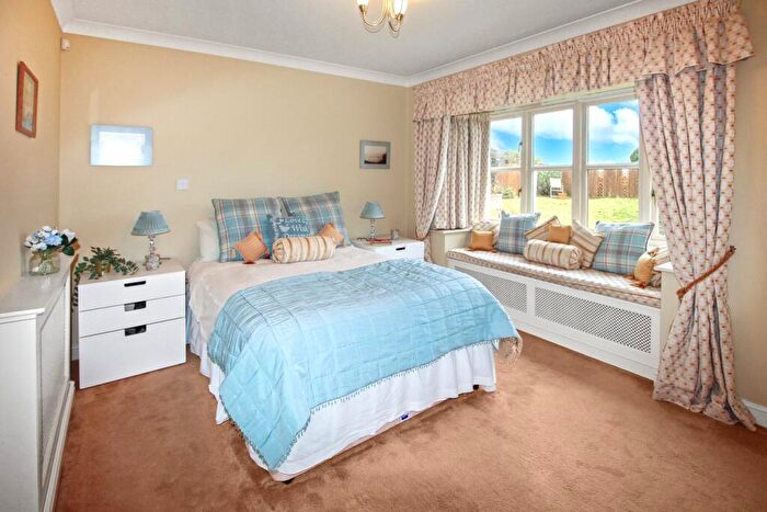 3 Bedroom Bungalow For Sale In Church Close, Harborough Magna, Rugby, CV23
