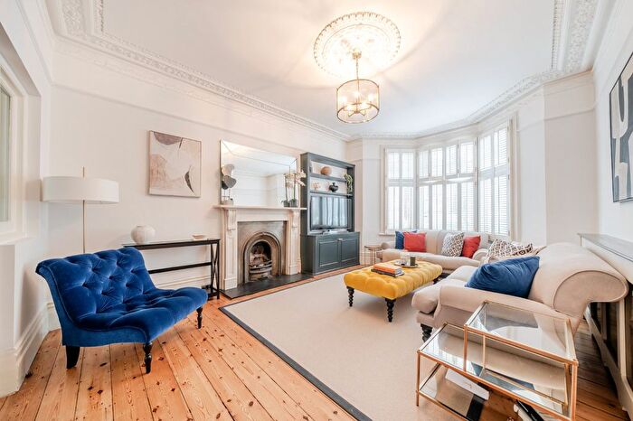 4 Bedroom End Of Terrace House For Sale In Bournevale Road, Streatham, London, SW16
