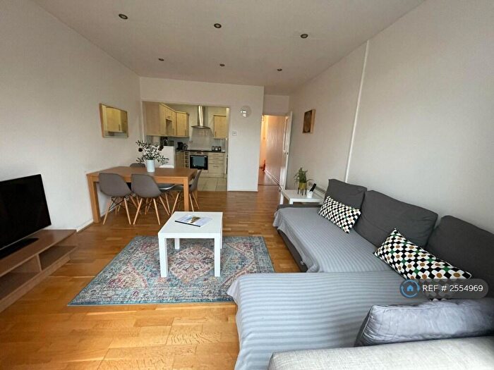 2 Bedroom Flat To Rent In Reachview Close, London, NW1