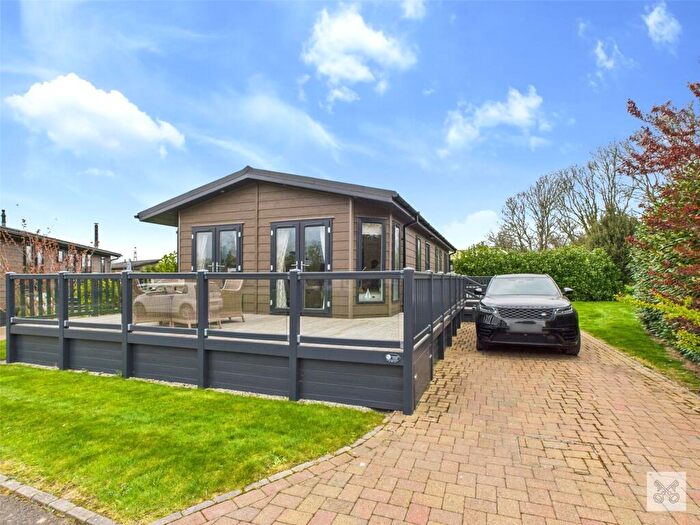 3 Bedroom Detached House For Sale In Foxhunter Residential Caravan Park, Monkton Street, Monkton, Ramsgate, CT12