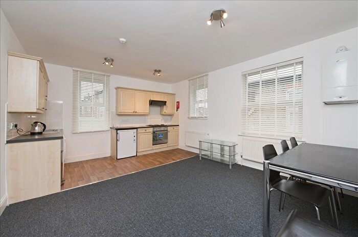 3 Bedroom Flat To Rent In Fulham Palace Road, London, SW6