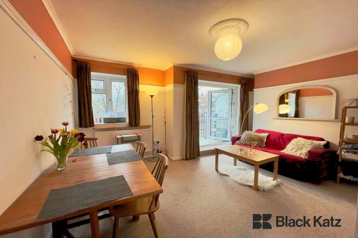 3 Bedroom Flat To Rent In Lambeth Walk, Lambeth North, SE11