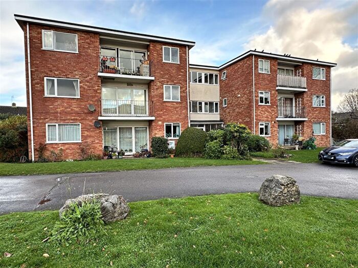 2 Bedroom Flat To Rent In Wiltshire Close, Taunton, TA1