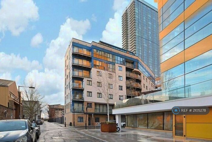 2 Bedroom Flat To Rent In Block Wharf, London, E14