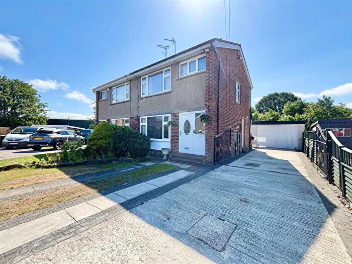 3 Bedroom Semi-Detached House For Sale In Middlebrook View, Bradford, BD8