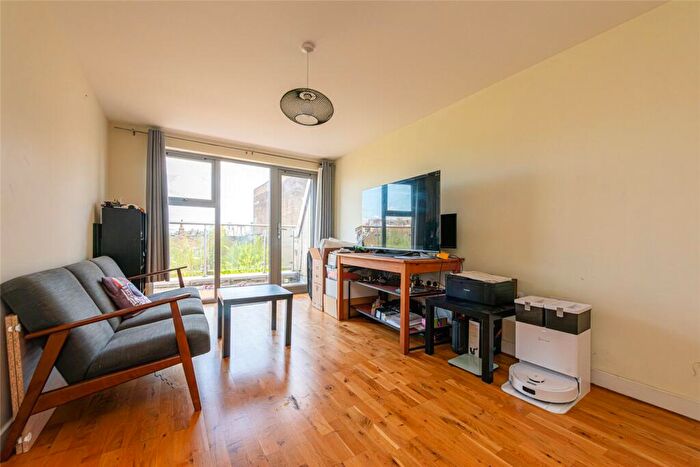 2 Bedroom Apartment For Sale In Holloway Road, Islington, London, N7