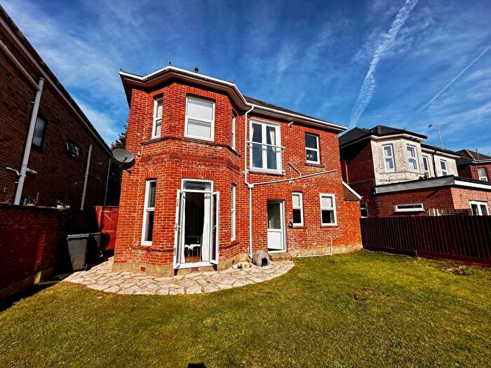 3 Bedroom Flat To Rent In Pembroke Road, Bournemouth, BH4