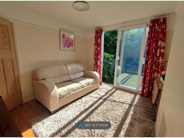 2 Bedroom Maisonette To Rent In Park Road, Kingston Upon Thames, KT2