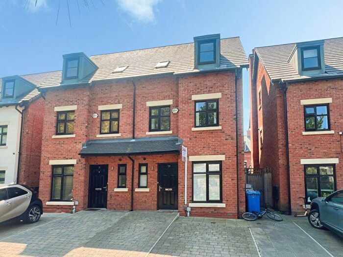 4 Bedroom Semi-Detached House For Sale In Old Boatyard Lane, Worsley, M28