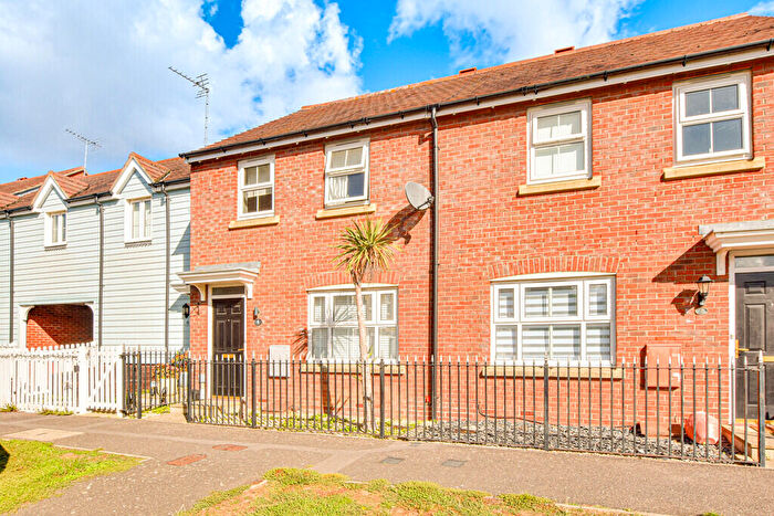 3 Bedroom Terraced House For Sale In Cromwell Road, Flitch Green, CM6