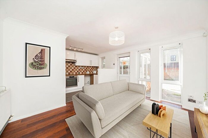 3 Bedroom End Terrace House For Sale In Lime Close, Wapping, E1W
