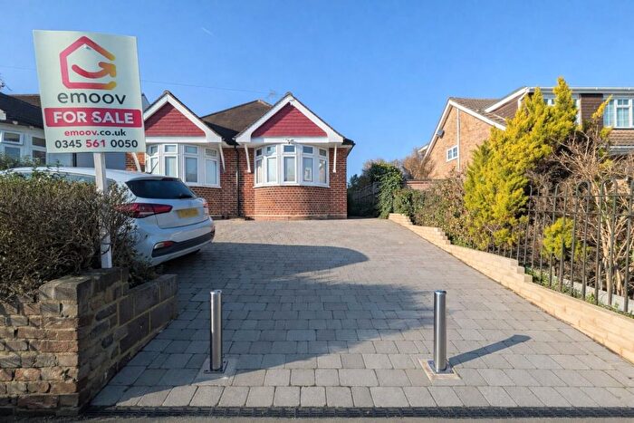 3 Bedroom Detached Bungalow For Sale In Recreation Avenue, Romford, RM3