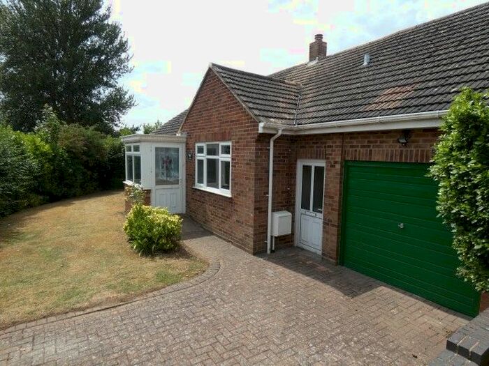 3 Bedroom Bungalow To Rent In Gillitts Road, Wellingborough, NN8