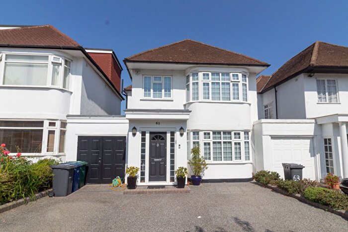 4 Bedroom Detached House For Sale In Penshurst Gardens, Edgware, HA8
