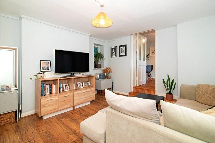 2 Bedroom Maisonette For Sale In Hampton Road, Twickenham, TW2
