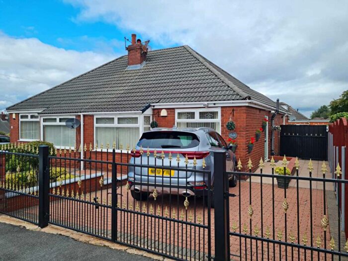 2 Bedroom Semi-Detached Bungalow To Rent In Carlton Way, Royton, OL2
