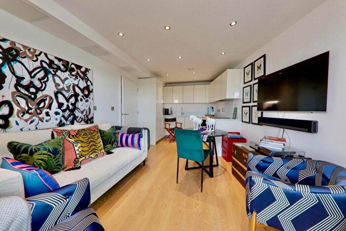 2 Bedroom Apartment To Rent In The Broadway, Loughton, IG10