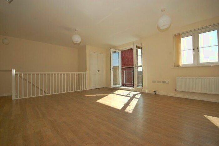 2 Bedroom Flat To Rent In Mead Lane, Uckfield, TN22