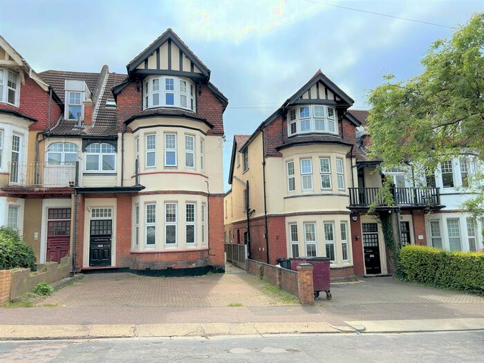2 Bedroom Flat To Rent In Palmerston Road, Westcliff-On-Sea, SS0