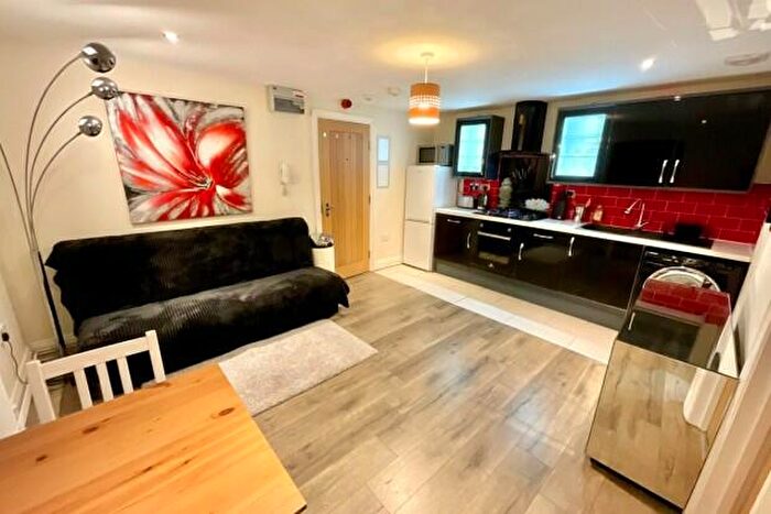 1 Bedroom Flat To Rent In Tudor Street Cardiff, CF11