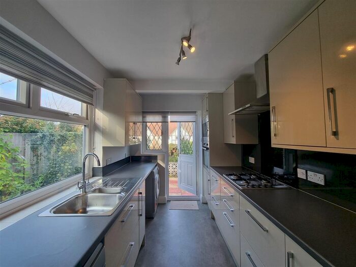 2 Bedroom Detached Bungalow To Rent In Houndsden Road, Winchmore Hill, London, N21