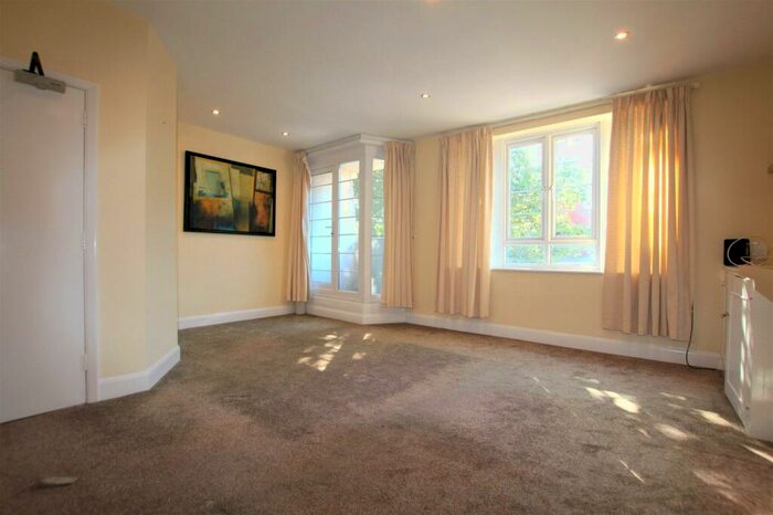 3 Bedroom Maisonette To Rent In Goring Road, Goring-By-Sea, Worthing, West Sussex, BN12