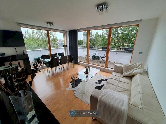 2 Bedroom Flat To Rent In James House, London, W10