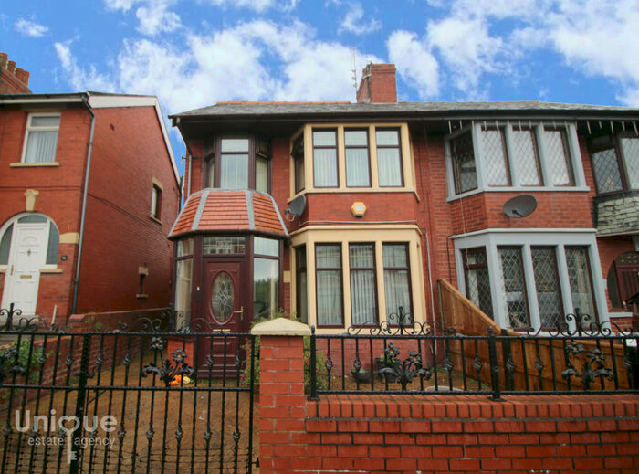 4 Bedroom Semi-Detached House To Rent In Birchway Avenue, Blackpool, Lancashire, FY3