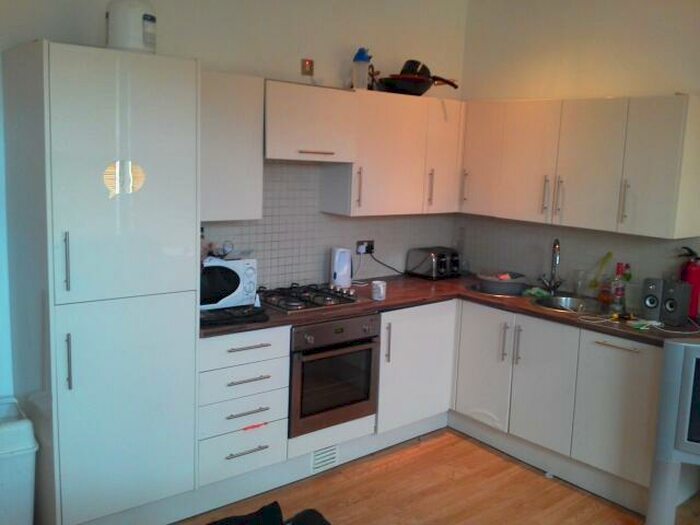 5 Bedroom Terraced House To Rent In North Lane, Headingley, Leeds, LS6
