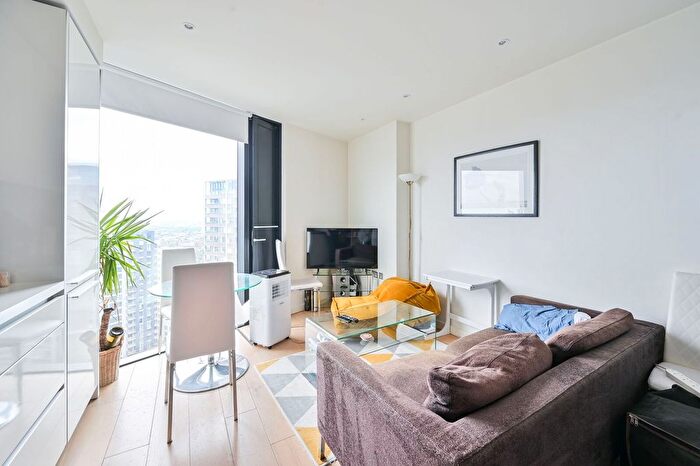 Studio To Rent In Walworth Road, Elephant And Castle, London, SE1