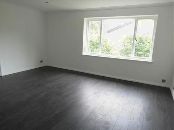 2 Bedroom Flat To Rent In Bardsley Close, Croydon, CR0